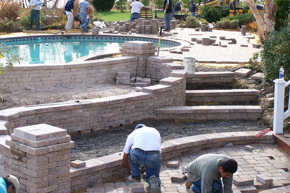 Signature Lawn & Landscape LLC