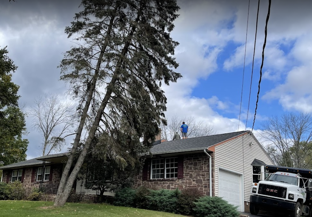 R C Roofing & More by Ruiz Construction LLC