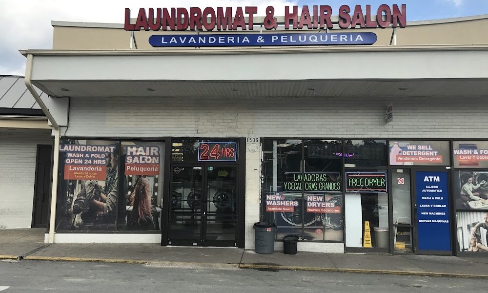 Laundry Mom / Latino Laundromat